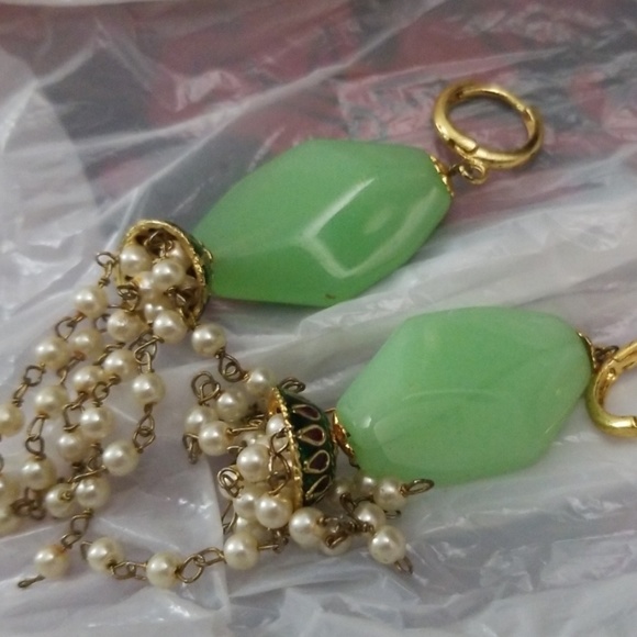 Beautiful earnings - Picture 1 of 3